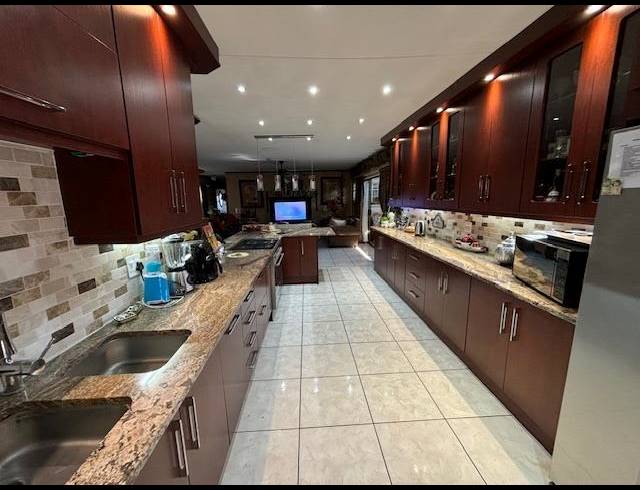 3 BEDROOM HOUSE FOR SALE IN HENLEY-ON-KLIP